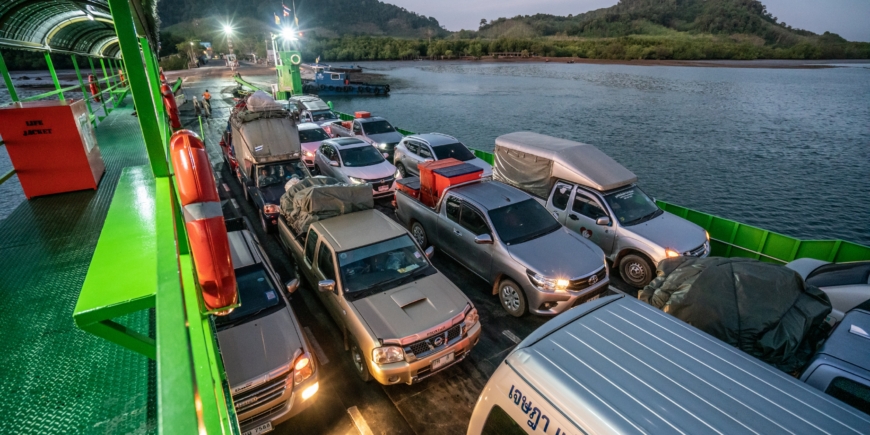 Ferry to and from Lanta Yai