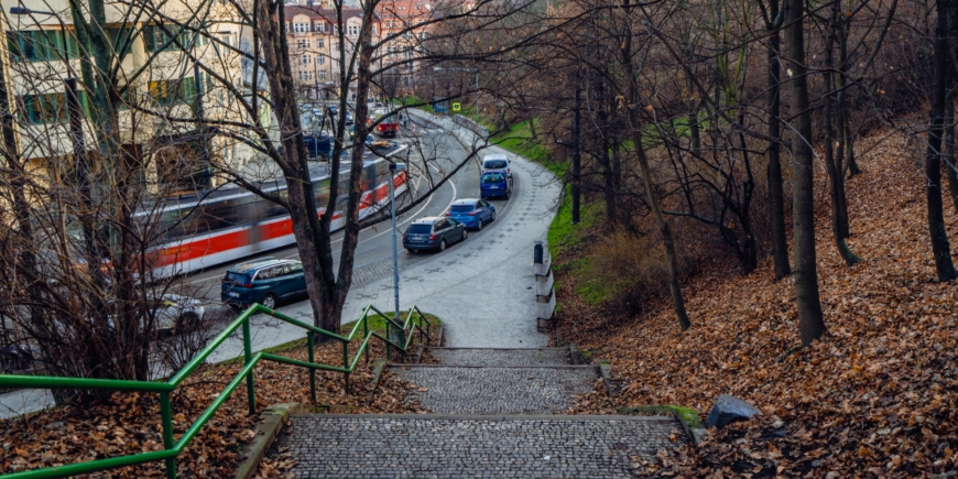 Walkway down Jakszta park