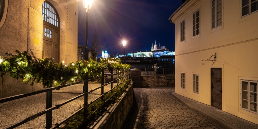 Walkways to the riverfront