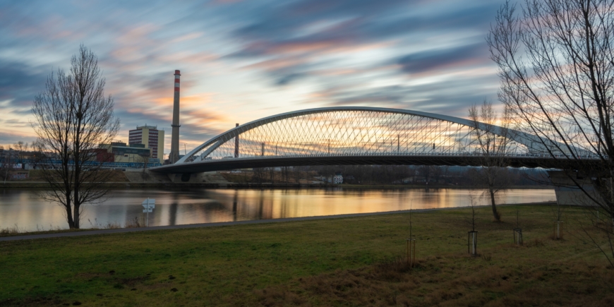 Wispy clouds over Troja bridge